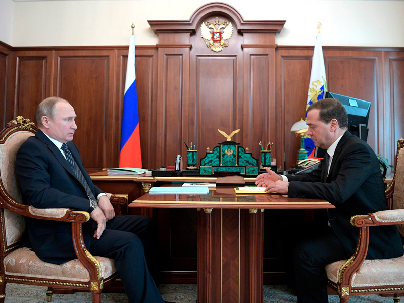 Владимир Путин и Дмитрий Медведев, 10 апреля 2018 года