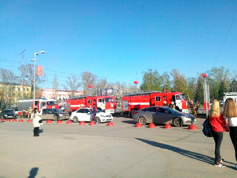 Пожар в ТЦ Саратова: спасатели эвакуировали 600 человек
