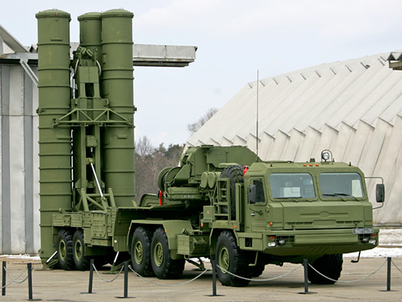Российские военные провели успешные испытания системы противовоздушной обороны (ПВО) нового поколения С-500, которая поразила цель на рекордном расстоянии в 480 километров. 