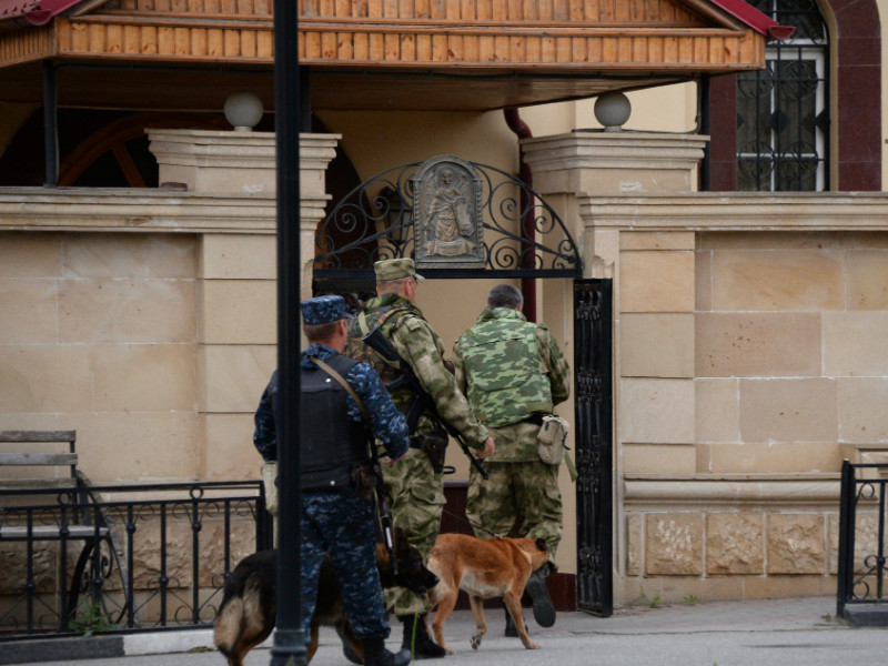 Настоятель храма в Грозном рассказал, как прихожане защищались от боевиков
