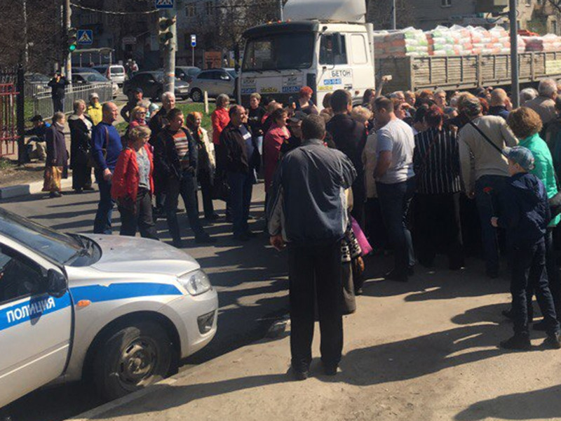 Нижегородцы вышли 3 мая на стихийную акцию протеста против требования доплатить крупные суммы за отопление

