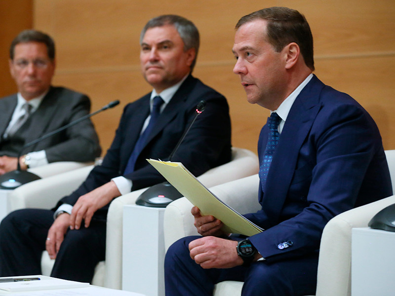 Еще не утвержденный премьером Медведев назвал кандидатов в новое правительство