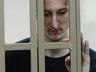 Соратник Сенцова  объявил голодовку в колонии  в поддержку голодающего третью неделю  режиссера