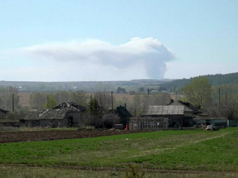 В поселке Пугачево Малопургинского района Удмуртии природный пожар привел к подрыву снарядов на территории бывшей военной части
