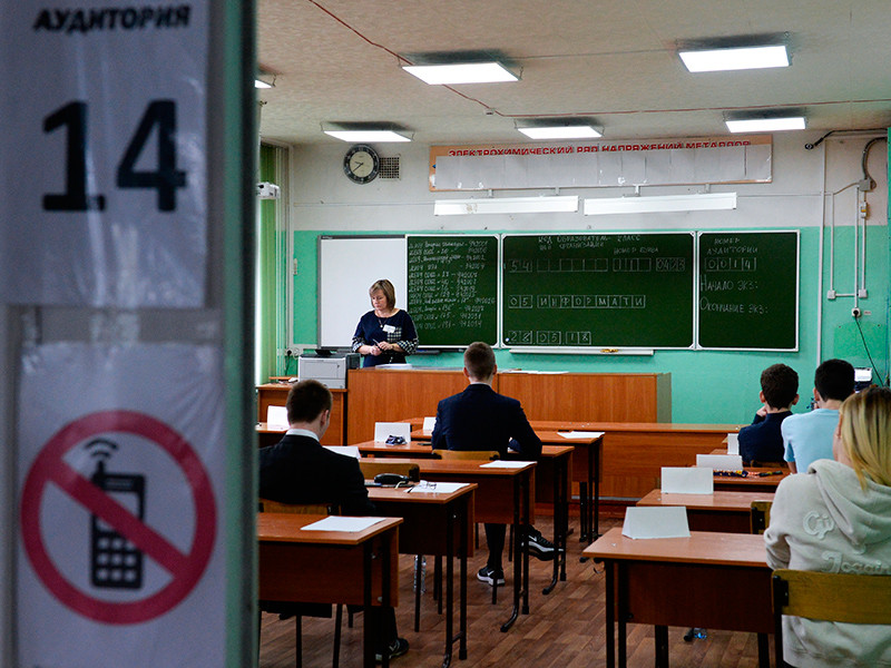 В российских школах начались экзамены ЕГЭ: первыми сдают географию и информатику