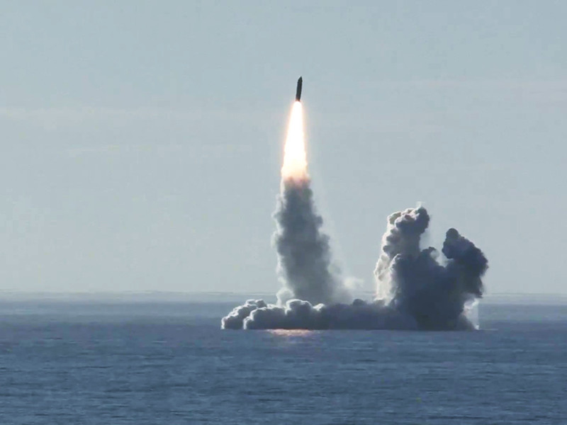 Корабль проекта 955 "Борей" произвел успешный пуск четырех ракет из акватории Белого моря по полигону Кура на Камчатке накануне, 22 мая