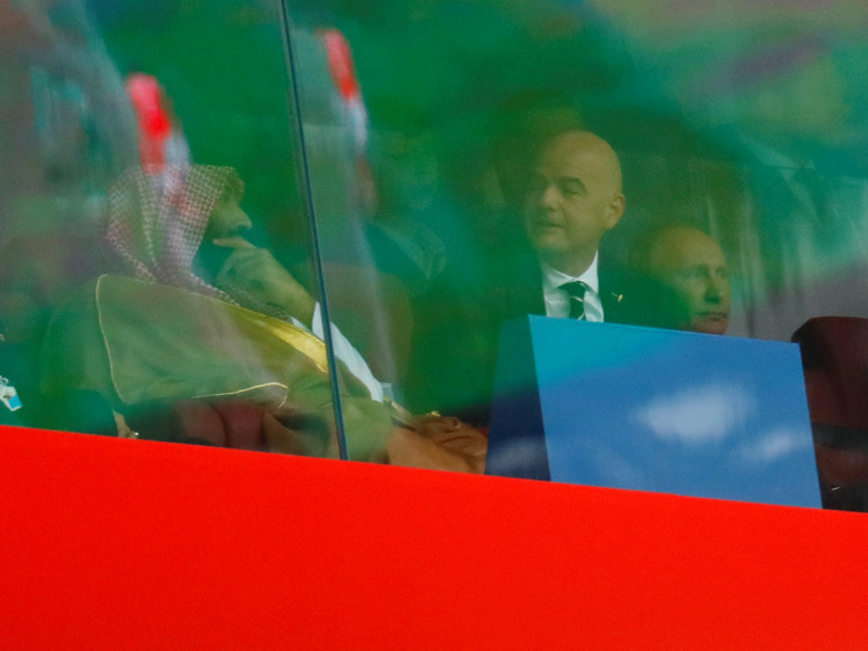 Наследный принц Саудовской Аравии Мухаммед ибн Салман Аль Сауд, президент FIFA Джанни Инфантино и президент России Владимир Путин