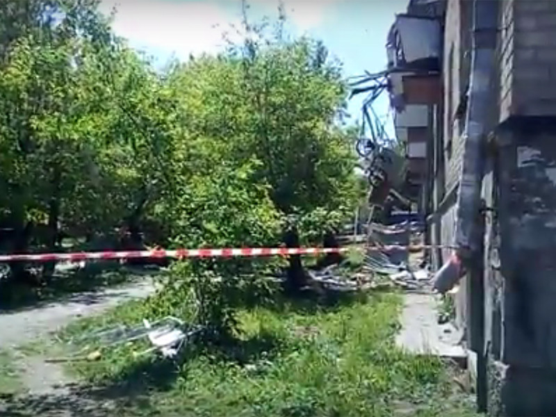 В Челябинске в квартире одной из пятиэтажек Металлургического района прогремел взрыв. В результате на втором этаже частично обвалился балкон, разрушены перекрытия