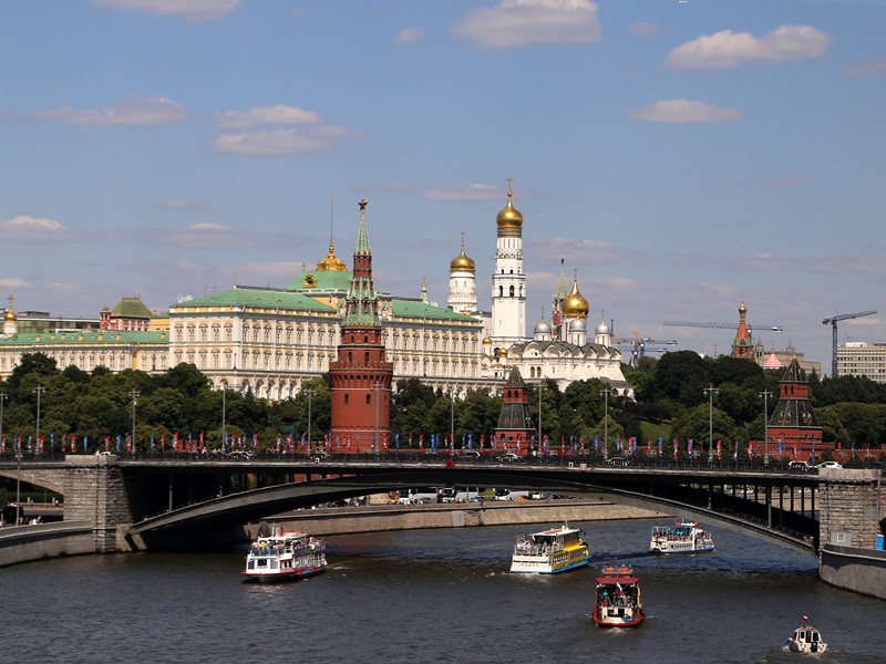 В Кремле не придают значения снижению рейтинга Путина и Медведева