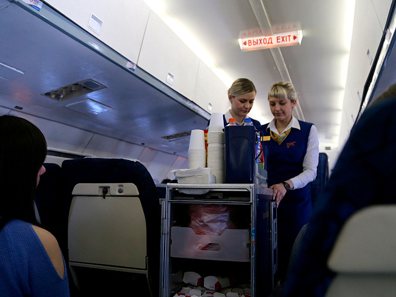 Минтранс назвал девять авиакомпаний, которые развезут пассажиров закрывшихся "Саратовских авиалиний"
