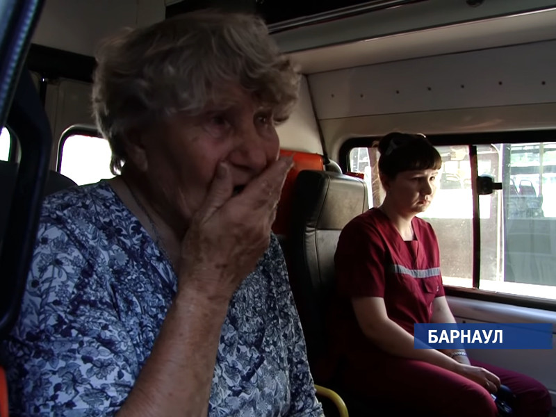 В Барнауле кондуктор и водитель час удерживали в автобусе пенсионерку. СКР начал проверку