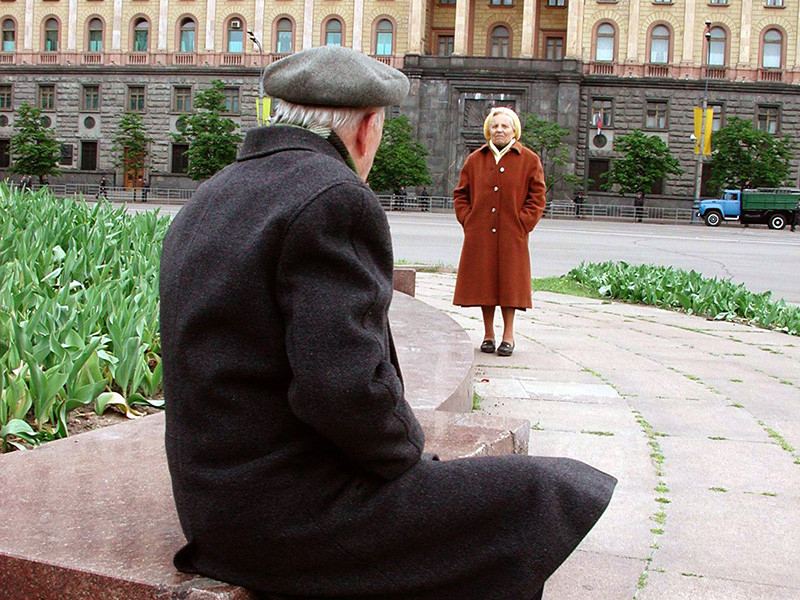 Эксперты Института демографии Национального исследовательского университета "Высшая школа экономики" подсчитали, что в первом поколении россиян, которые достигнут пенсионного возраста в 65 лет и 63 года, не дожить до пенсии рискуют 17,4% мужчин и 6,5% женщин