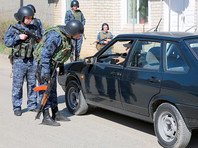 Полицейские в Дагестане берут у местных жителей, ранее осужденных по экстремистским и террористическим статьям, расписки о невыезде за пределы республики на время проведения чемпионата мира по футболу
