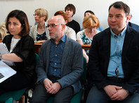 Бывший генеральный директор театральной труппы "Седьмая студия" Юрий Итин и бывший директор "Гоголь-центра" Алексей Малобродский (справа налево) в Московском городском суде, май 2018 года