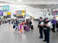 Недавно дипломаты рассказали, что сотрудники пограничной службы МВД Великобритании на 12 часов задержали в лондонском аэропорту Хитроу несовершеннолетнего, прилетевшего из России без сопровождения взрослых

