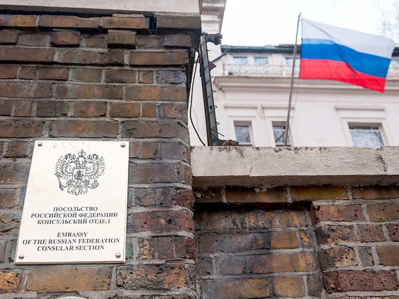 В посольстве РФ рассказали об "отписке" британского МВД в ответ на требование объяснить допросы россиян
