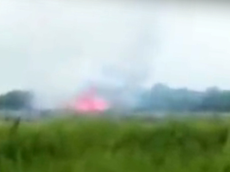 Чрезвычайное происшествие произошло в Приморье: там загорелся автомобиль "Урал", перевозивший "военно-техническое имущество"