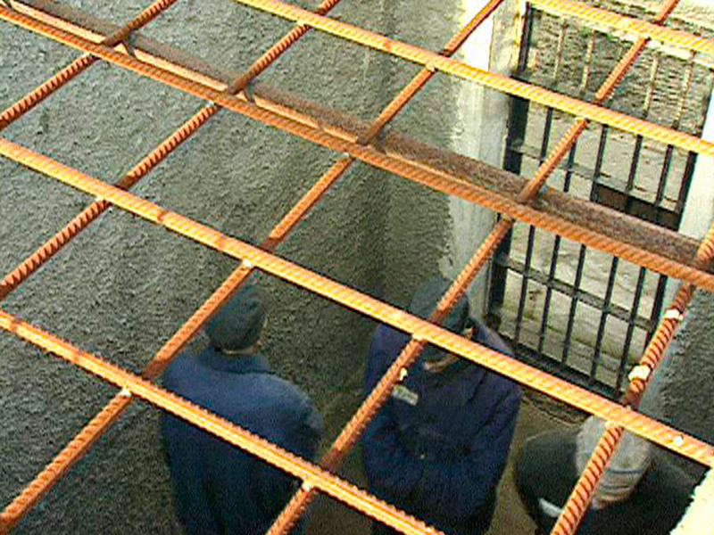 С момента публикации видео с пытками заключенного ярославской исправительной колонии N1 прошла неделя, но пока задержано меньше половины сотрудников ФСИН, идентифицированных как участников избиения Евгения Макарова

