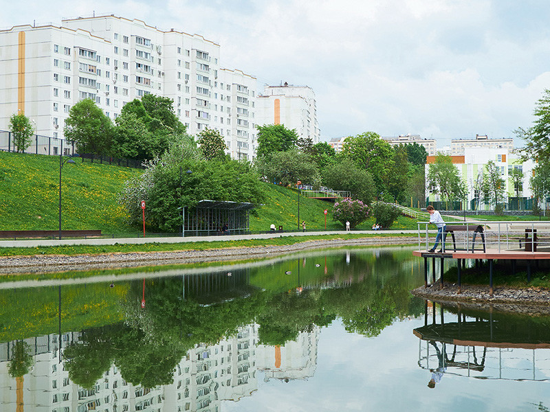 Большинство жителей Москвы (около 60%) предпочли бы остаться жить в своем городе, говорится в презентации исследования "Мегаполис будущего. Пространство для жизни" консалтинговой компании PWC
