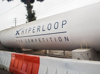 Hyperloop представляет собой транспортную систему из стальных труб, внутри которых перемещается поезд в виде герметичной капсулы на аэродинамической подушке