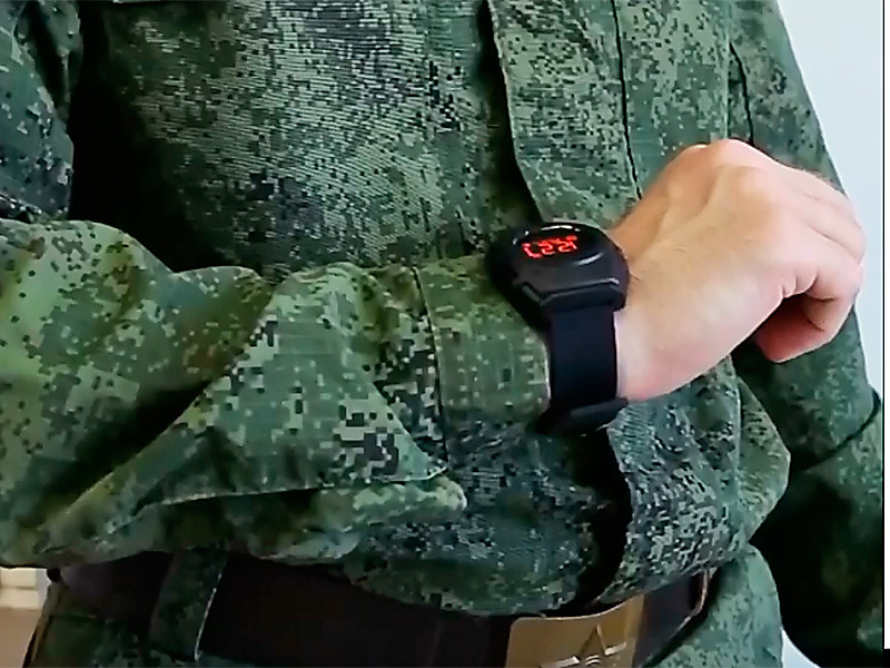 Военные объекты в России начали охранять с помощью "умных часов"
