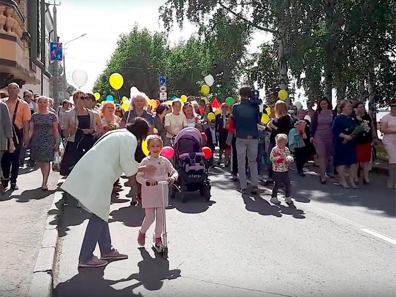 В Архангельске в День семьи и верности прошел парад детских колясок

