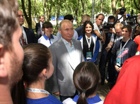 Президент России Владимир Путин во время посещения образовательного форума "Машук" и общения с его участниками посетовал на недостаточное, по его словам, количество позитивного контента в социальных сетях