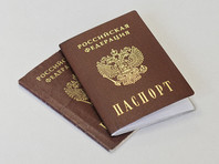 В заброшенном отделении московского УФМС нашли груду старых документов, включая паспорта (ФОТО)