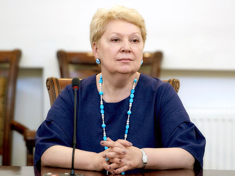 Министр просвещения Ольга Васильева заявила о необходимости ужесточить правила усыновления детей в России