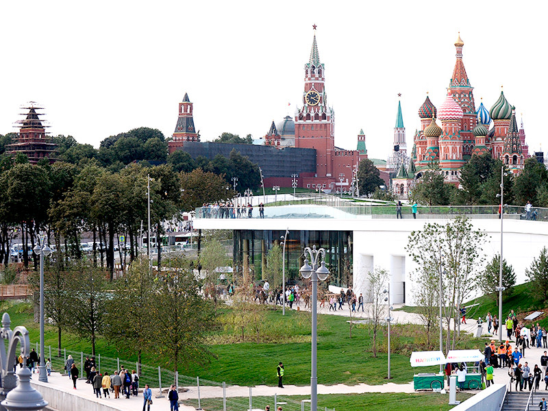 В Госдуме и Мосгордуме осудили посетителей, занимающихся сексом в московском парке "Зарядье"

