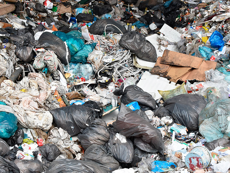 В Челябинске ввели режим повышенной опасности из-за скопившегося во дворах мусора