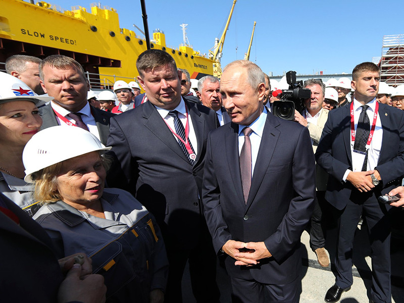 Путин не поверил работнице приморского завода "Звезда", рассказавшей о зарплате в 30 тысяч рублей
