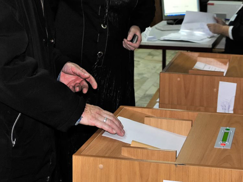 Около 2,2% кандидатов в депутаты региональных и муниципальных парламентов, решивших баллотироваться на выборах 9 сентября, в прошлом были судимы, передает РБК со ссылкой на данные системы ГАС "Выборы"