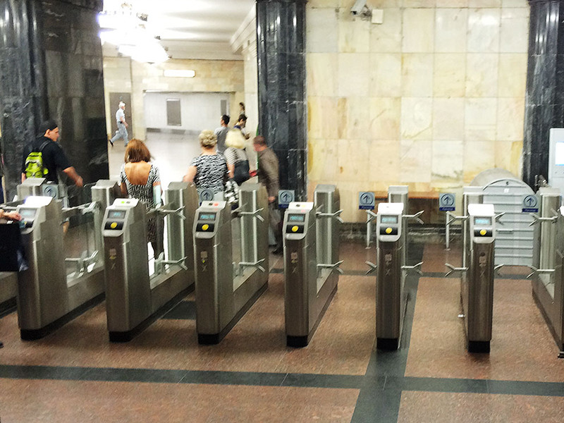 В ночь на 3 сентября на станции "Курская" Кольцевой линии Московского метрополитена убит 23-летний полицейский. Подозреваемый в убийстве уже задержан