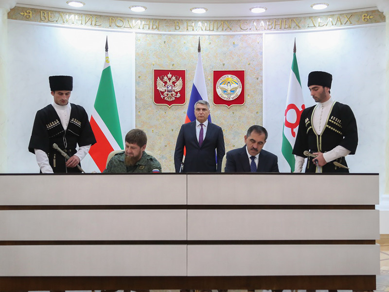 Власти Ингушетии и Чечни приступили к сносу постов между двумя субъектами в рамках реализации соглашения об установлении административных границ, подписанного накануне главами регионов