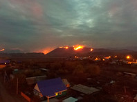 Тушение степных пожаров в Оренбургской области продолжится ночью. Прокуратура начала поиск ответственных