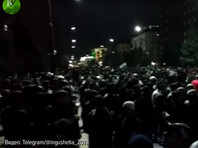 Протестующие против закона о границе с Чечней провели ночь на улицах Магаса, люди продолжают идти на митинг