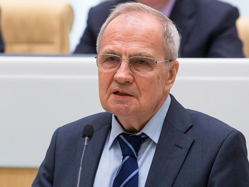 Председатель Конституционного суда (КС) Валерий Зорькин признал, что в Конституции РФ имеются недостатки, которые, по его мнению, можно исправить путем внесения "точечных изменений"