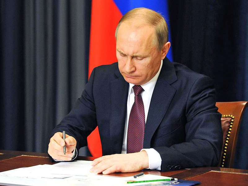 Президент России Владимир Путин подписал поправки в пенсионное законодательство, которые вызвали волну протеста в обществе