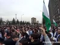 В столице Ингушетии в Магасе продолжаются протесты против договора о границе с Чечней, на митинге уже собралось около 40 тысяч человек
