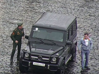 Опубликовано ВИДЕО "подвига" генерала Золотова у стен Кремля: офицер и "террорист" обменялись дружеским рукопожатием
