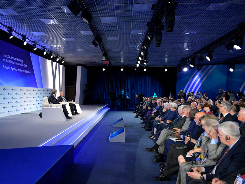 Владимир Путин принял участие в пленарной сессии юбилейного XV заседания Международного дискуссионного клуба «Валдай»