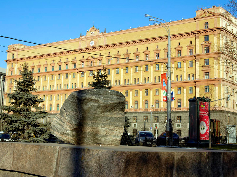 Столичные власти отказали "Мемориалу" в проведении акции "Возвращение имён" у Соловецкого камня на Лубянке