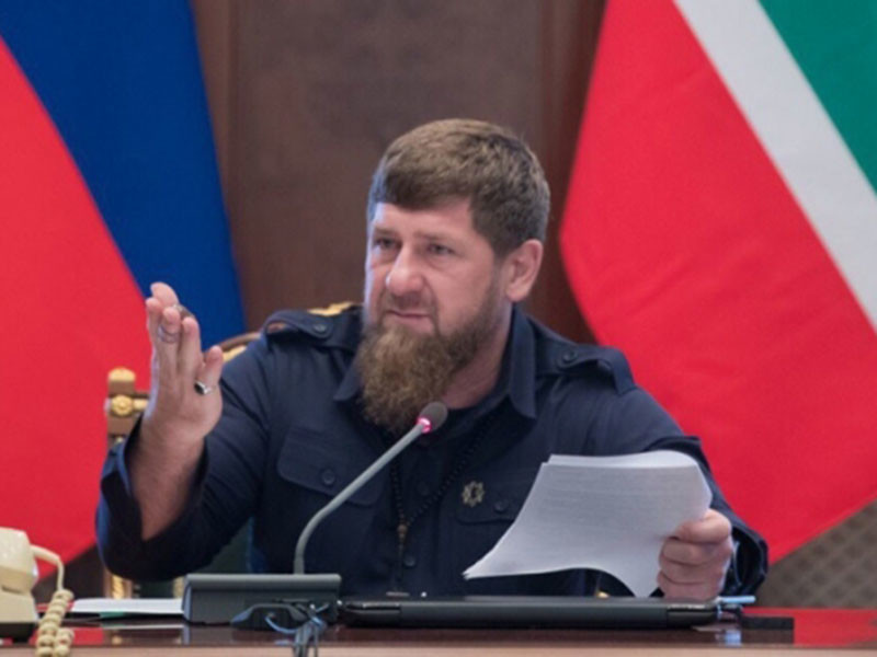 Кадыров взял на работу чеченца, бросившего банку в пассажира  с возгласом "Ахмат - сила"