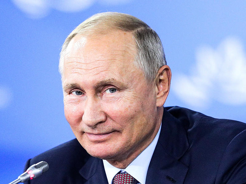 Почти две трети россиян считают, что президент РФ Владимир Путин в полной мере несет ответственность за проблемы, которые стоят перед страной