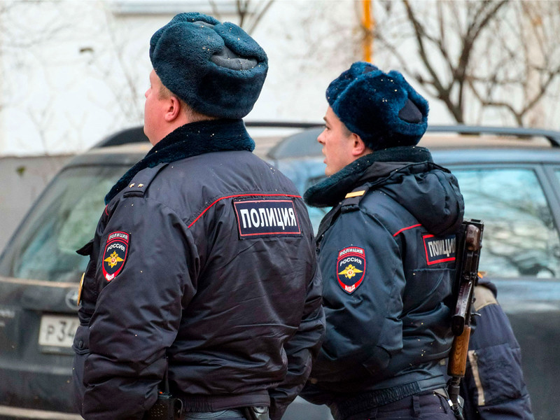 В столице сотрудники правоохранительных органов провели обыск в квартире несовершеннолетнего юноши, который общался по интернету с виновником теракта в Архангельске, взорвавшим бомбу в здании ФСБ