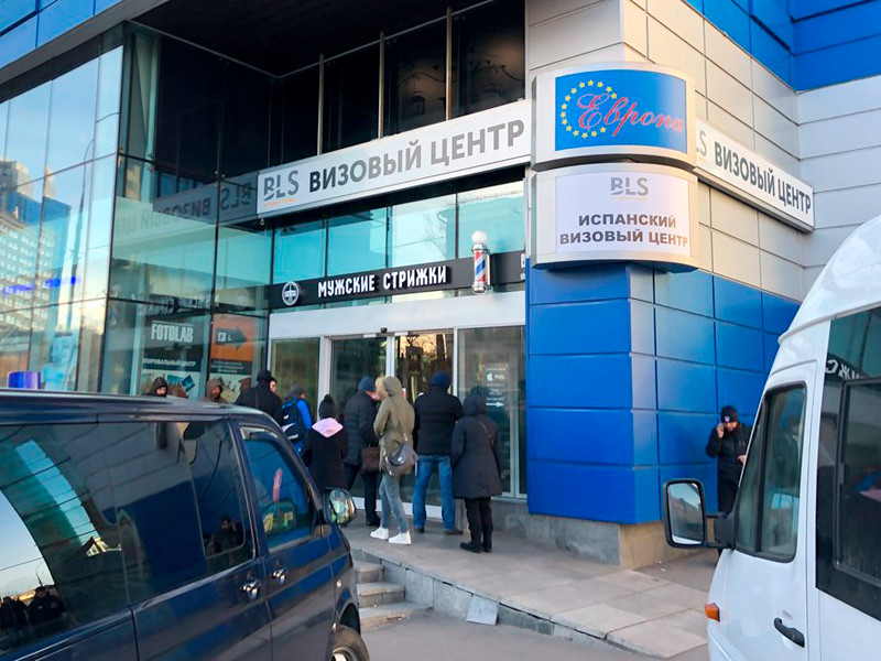 Визовый центр Испании в Москве внезапно закрылся из-за визита вооруженных силовиков