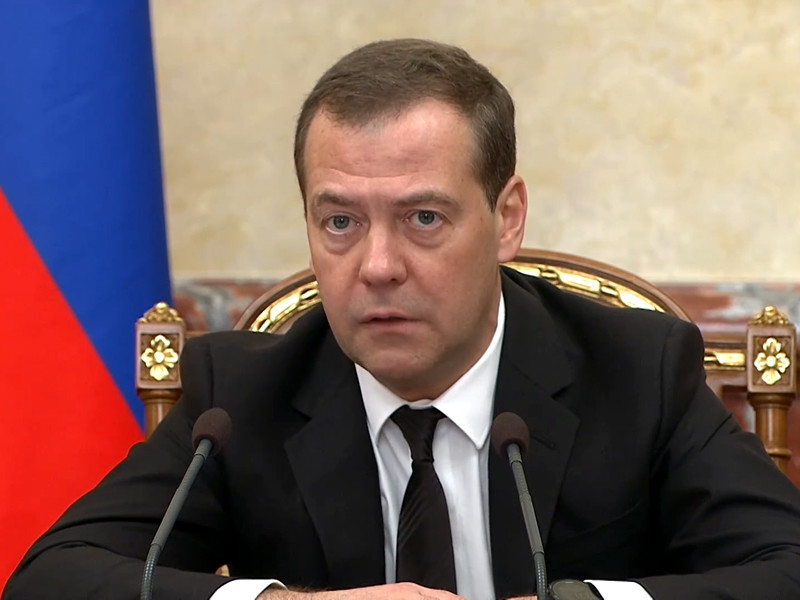 Медведев распорядился дважды поднять тарифы ЖКУ в 2019 году 
