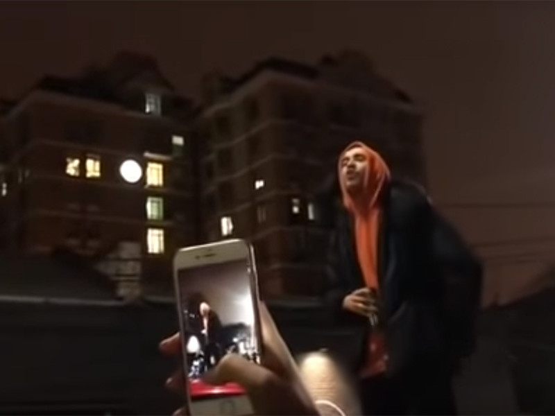 Известного российского рэпера Хаски задержала полиция в одном из клубов Краснодара после того, как местные площадки отказались проводить его концерты и он устроил импровизированное выступление