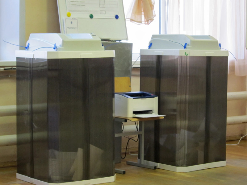 В Кремле не видят необходимости в отмене или либерализации "муниципального фильтра", переносе единого дня голосования, а также других кардинальных изменениях избирательной системы
